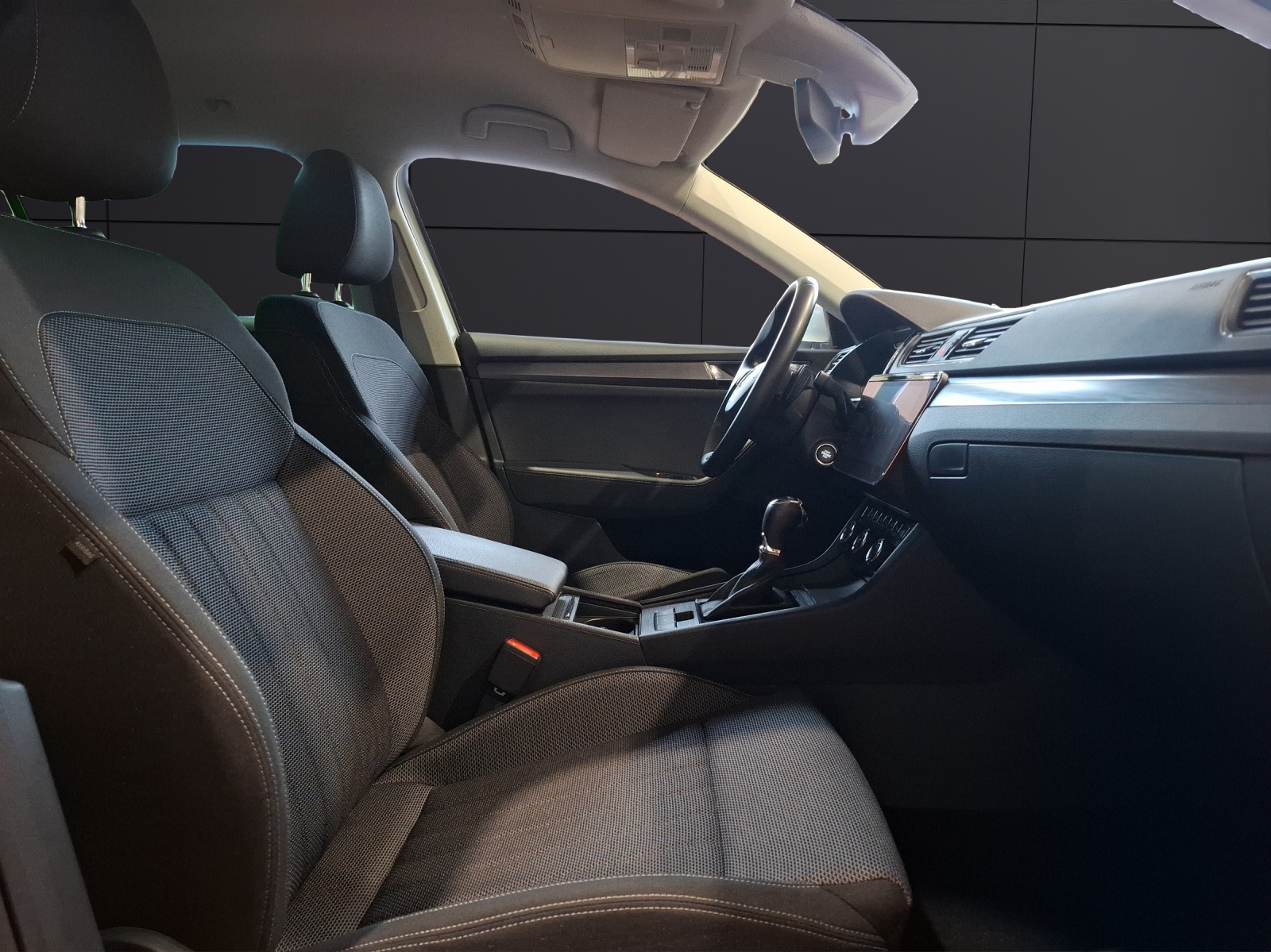 Fahrzeugabbildung SKODA Superb Combi TSI Style DSG Matrix AHK Navi AID beheiz FS SH