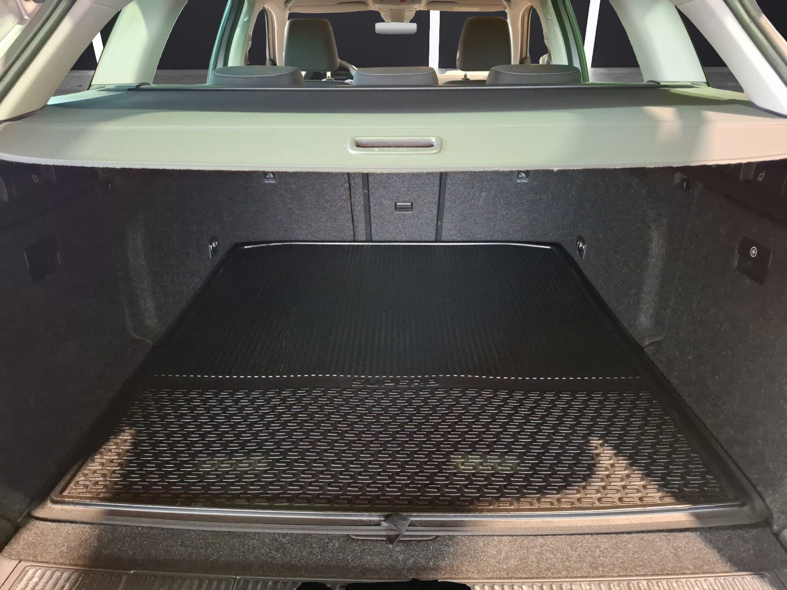 Fahrzeugabbildung SKODA Superb Combi TSI Style DSG Matrix AHK Navi AID beheiz FS SH