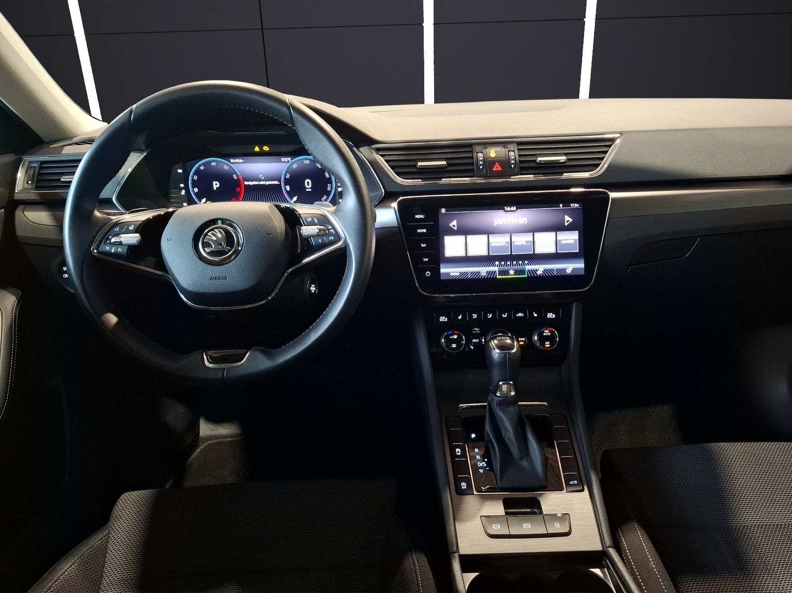 Fahrzeugabbildung SKODA Superb Combi TSI Style DSG Matrix AHK Navi AID beheiz FS SH