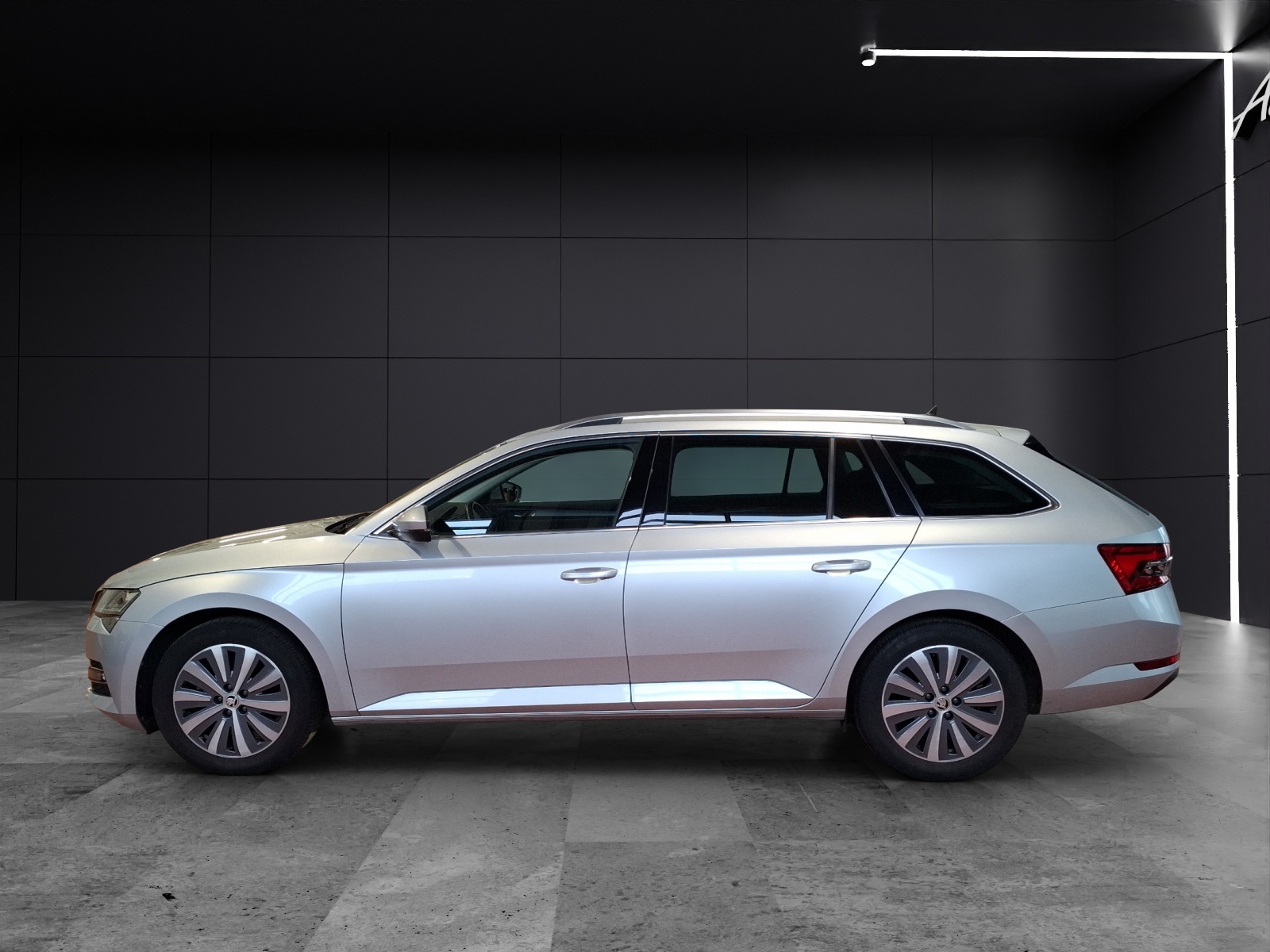 Fahrzeugabbildung SKODA Superb Combi TSI Style DSG Matrix AHK Navi AID beheiz FS SH