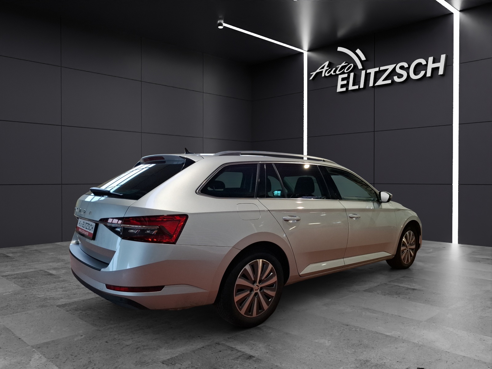Fahrzeugabbildung SKODA Superb Combi TSI Style DSG Matrix AHK Navi AID beheiz FS SH