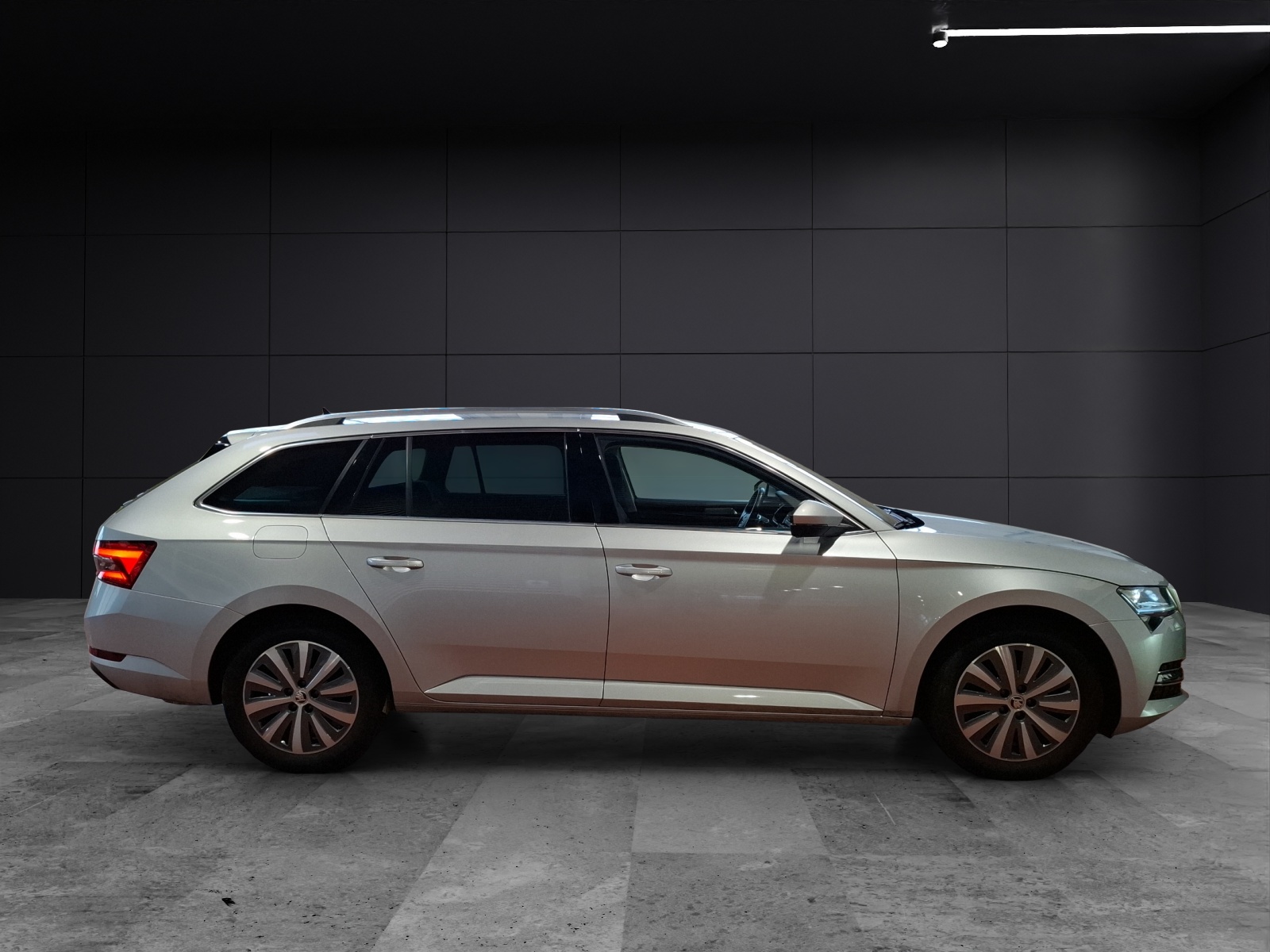 Fahrzeugabbildung SKODA Superb Combi TSI Style DSG Matrix AHK Navi AID beheiz FS SH