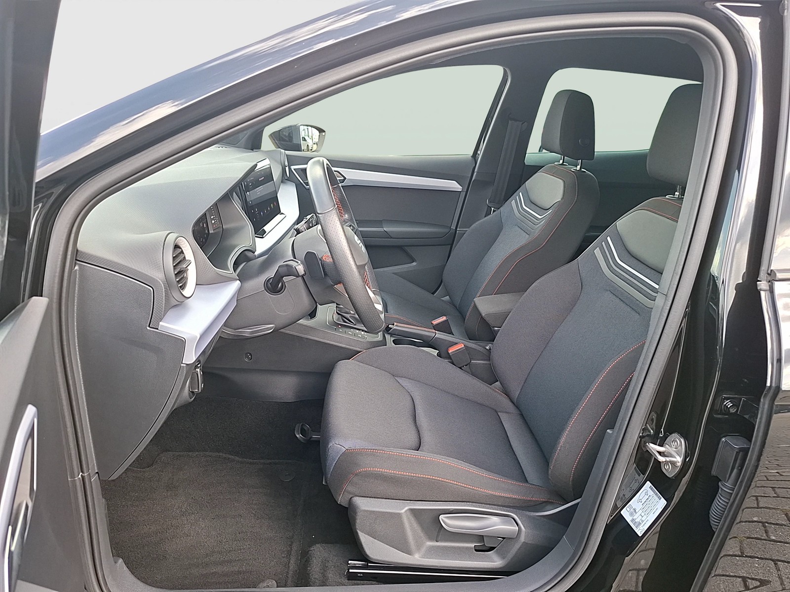Fahrzeugabbildung SEAT Ibiza TSI FR Pro-Black-Edition DSG LED Navi VC ACC RFK SH 18