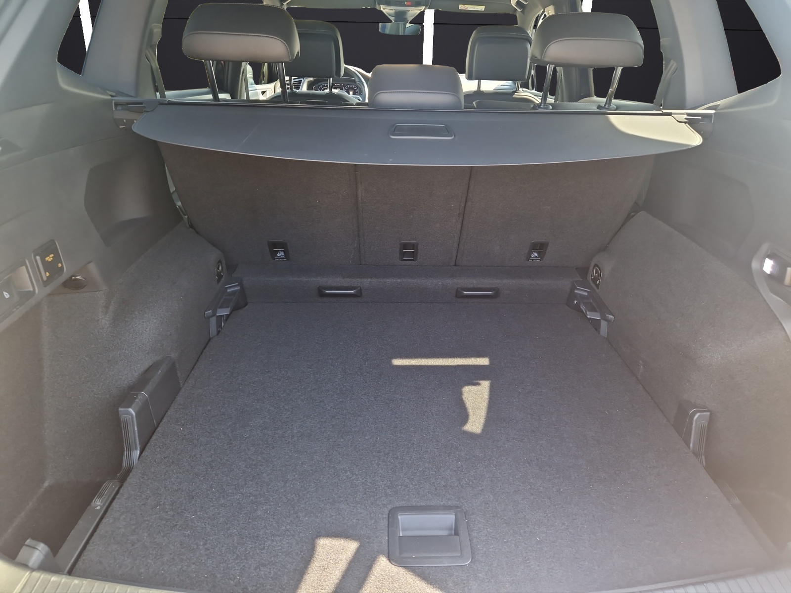 Fahrzeugabbildung Volkswagen Tiguan Allspace TDI R-Line 4M DSG MATRIX AHK RFK H&K