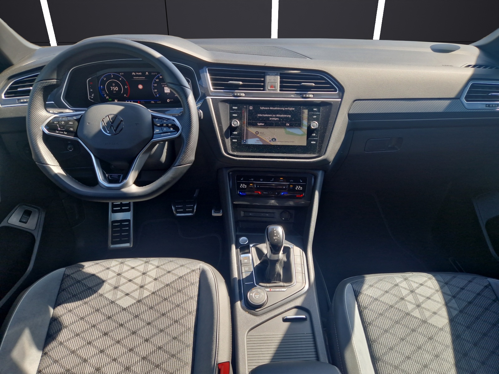 Fahrzeugabbildung Volkswagen Tiguan Allspace TDI R-Line 4M DSG MATRIX AHK RFK H&K