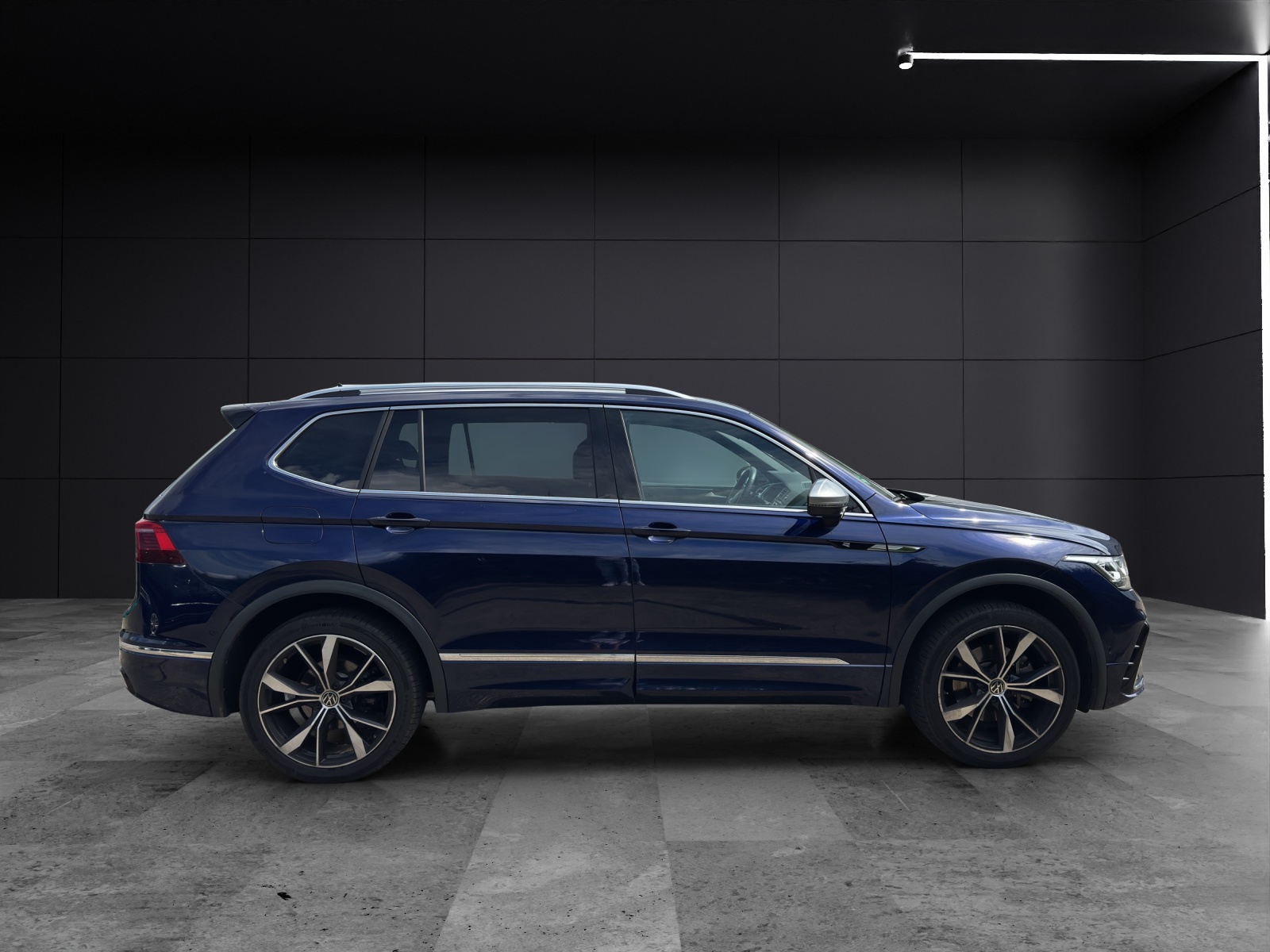 Fahrzeugabbildung Volkswagen Tiguan Allspace TDI R-Line 4M DSG MATRIX AHK RFK H&K
