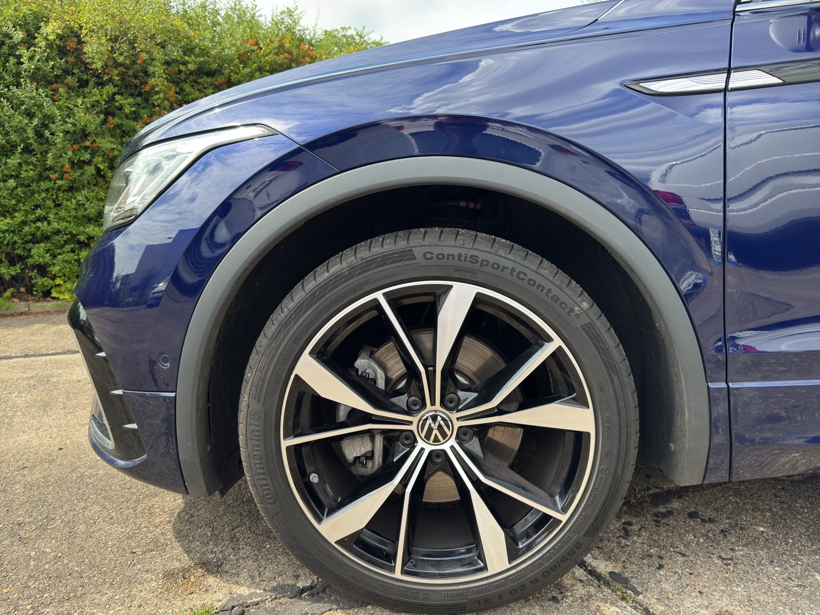 Fahrzeugabbildung Volkswagen Tiguan Allspace TDI R-Line 4M DSG MATRIX AHK RFK H&K