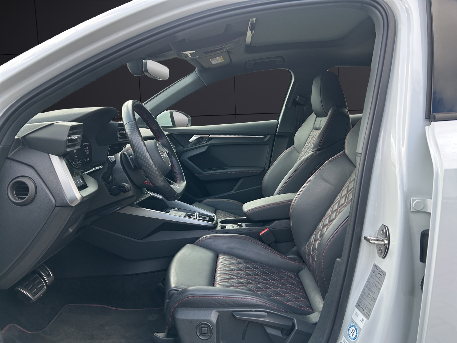 Fahrzeugabbildung Audi S3 Sportback TFSI quattro MATRIX PANO B&O NAVI SHZ