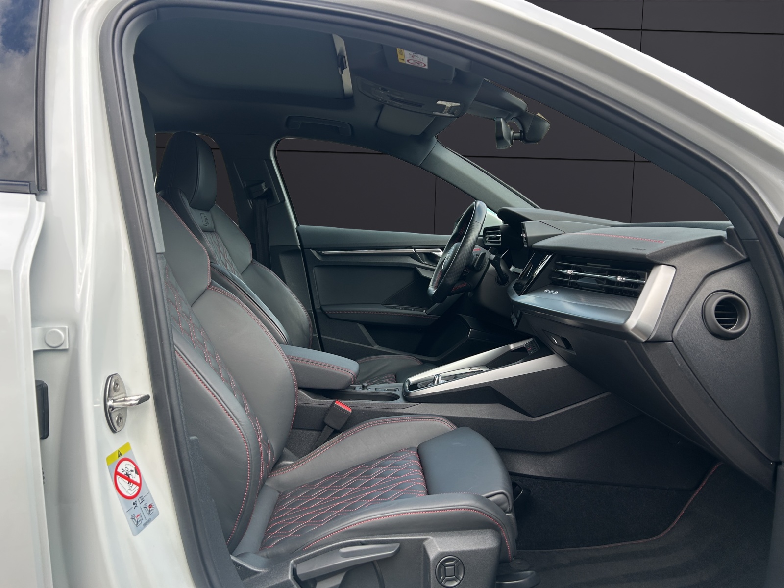 Fahrzeugabbildung Audi S3 Sportback TFSI quattro MATRIX PANO B&O NAVI SHZ