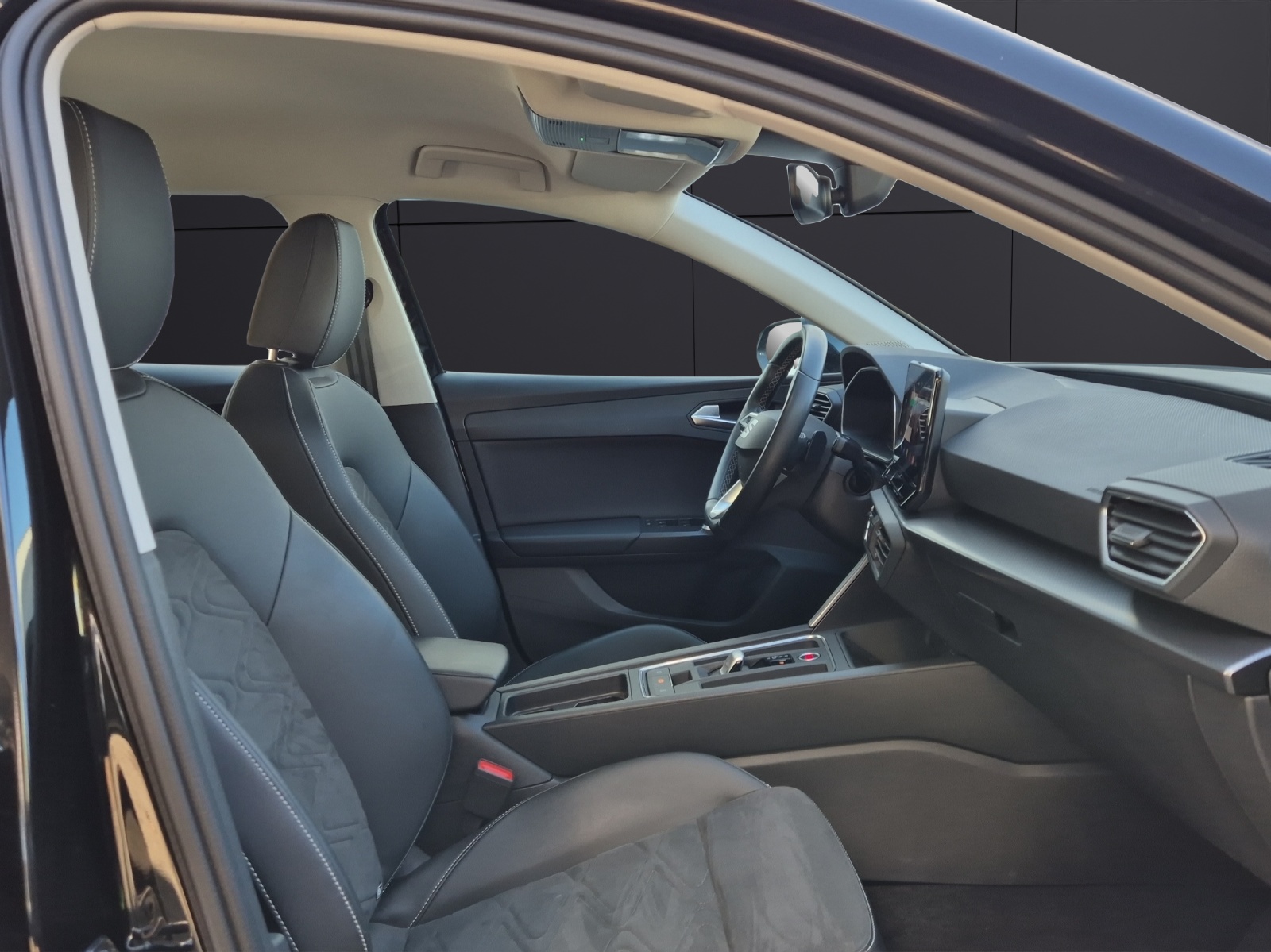 Fahrzeugabbildung SEAT Leon ST TDI Style DSG LED Navi AID beats ACC RFK SH