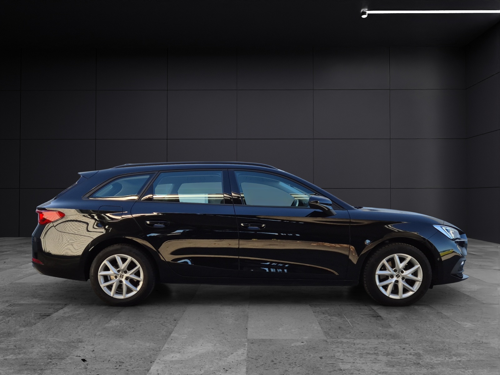 Fahrzeugabbildung SEAT Leon ST TDI Style DSG LED Navi AID beats ACC RFK SH