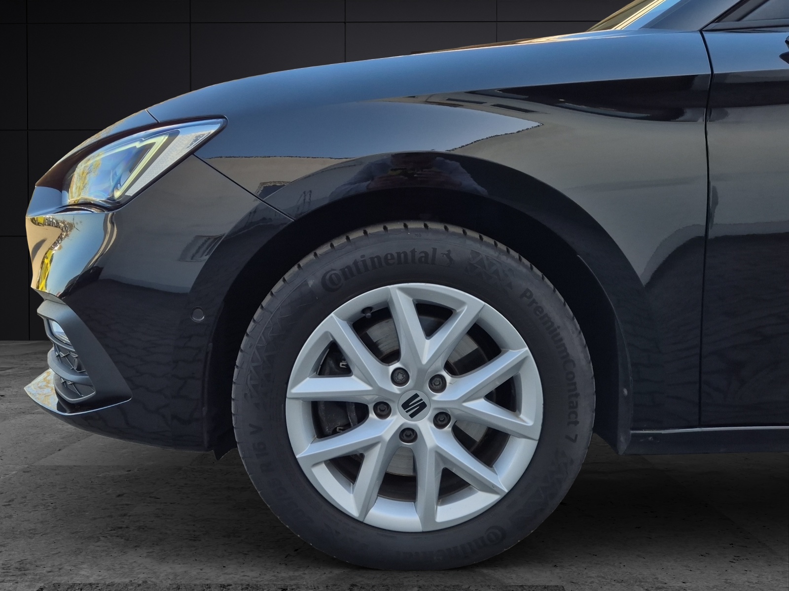 Fahrzeugabbildung SEAT Leon ST TDI Style DSG LED Navi AID beats ACC RFK SH