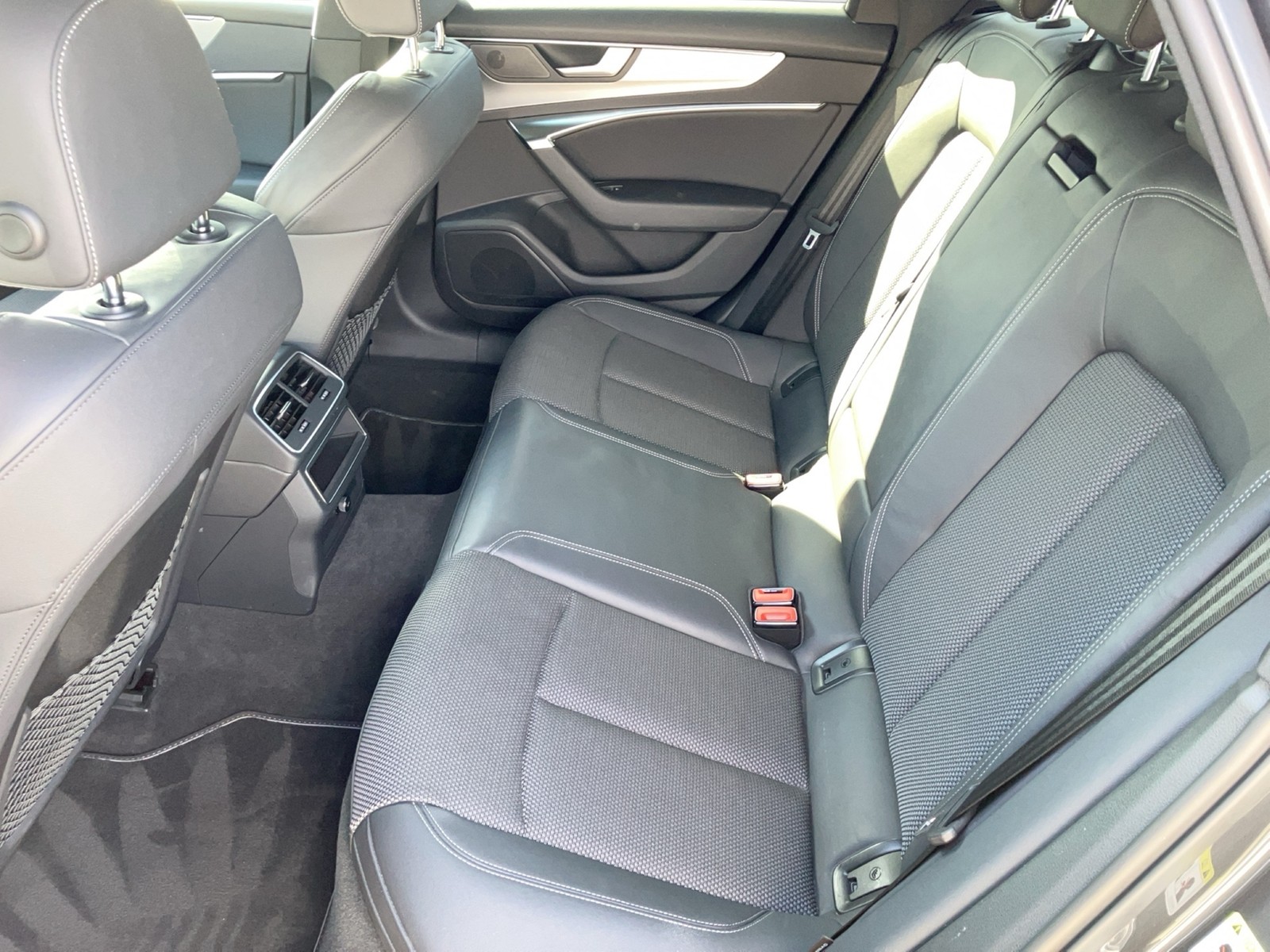 Fahrzeugabbildung Audi A6 Avant 40 TDI sport MATRIX AHK