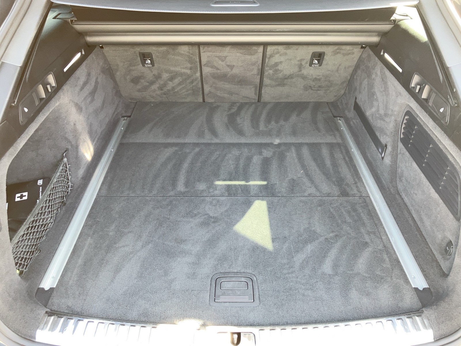 Fahrzeugabbildung Audi A6 Avant 40 TDI sport MATRIX AHK