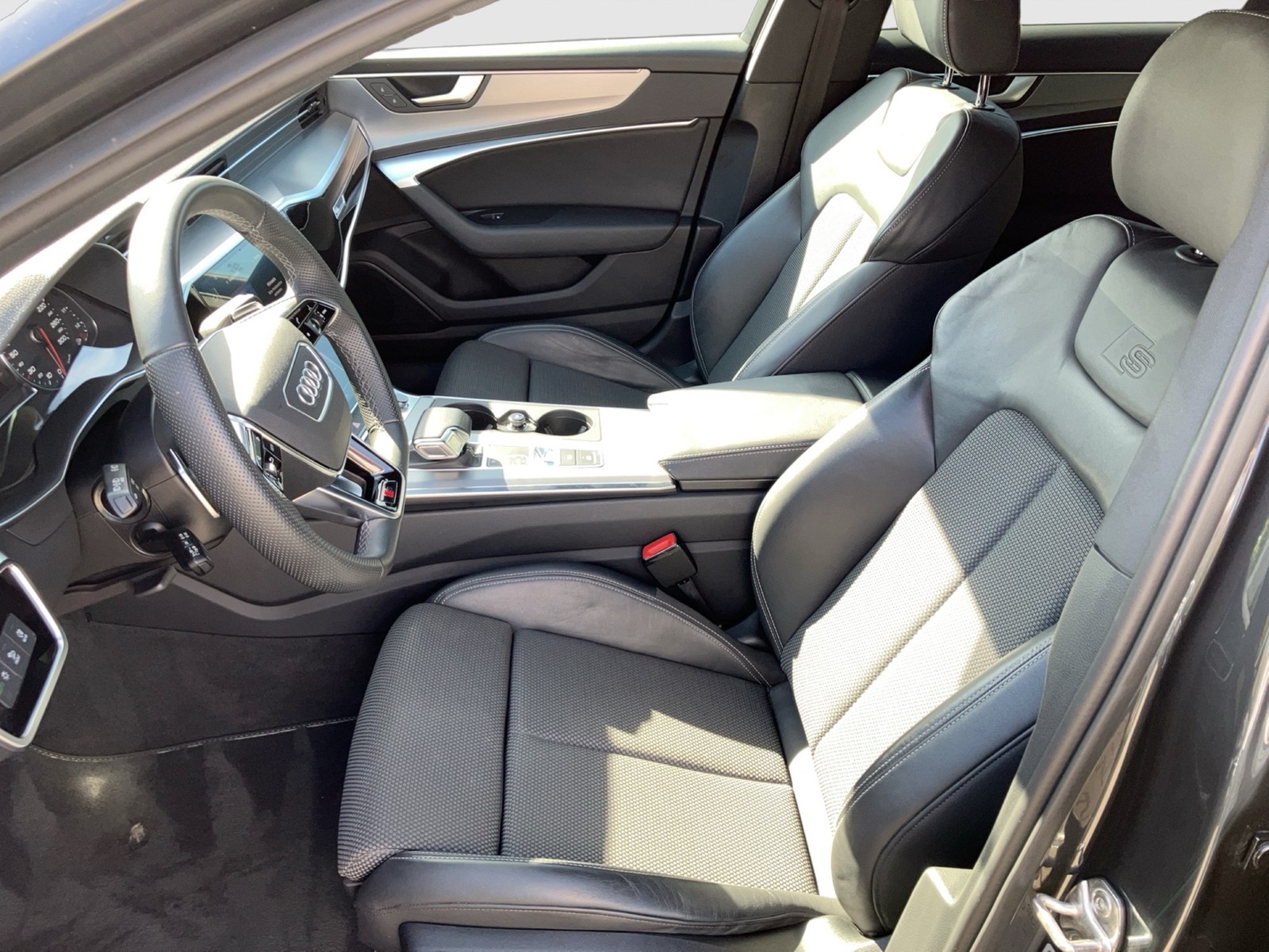 Fahrzeugabbildung Audi A6 Avant 40 TDI sport MATRIX AHK