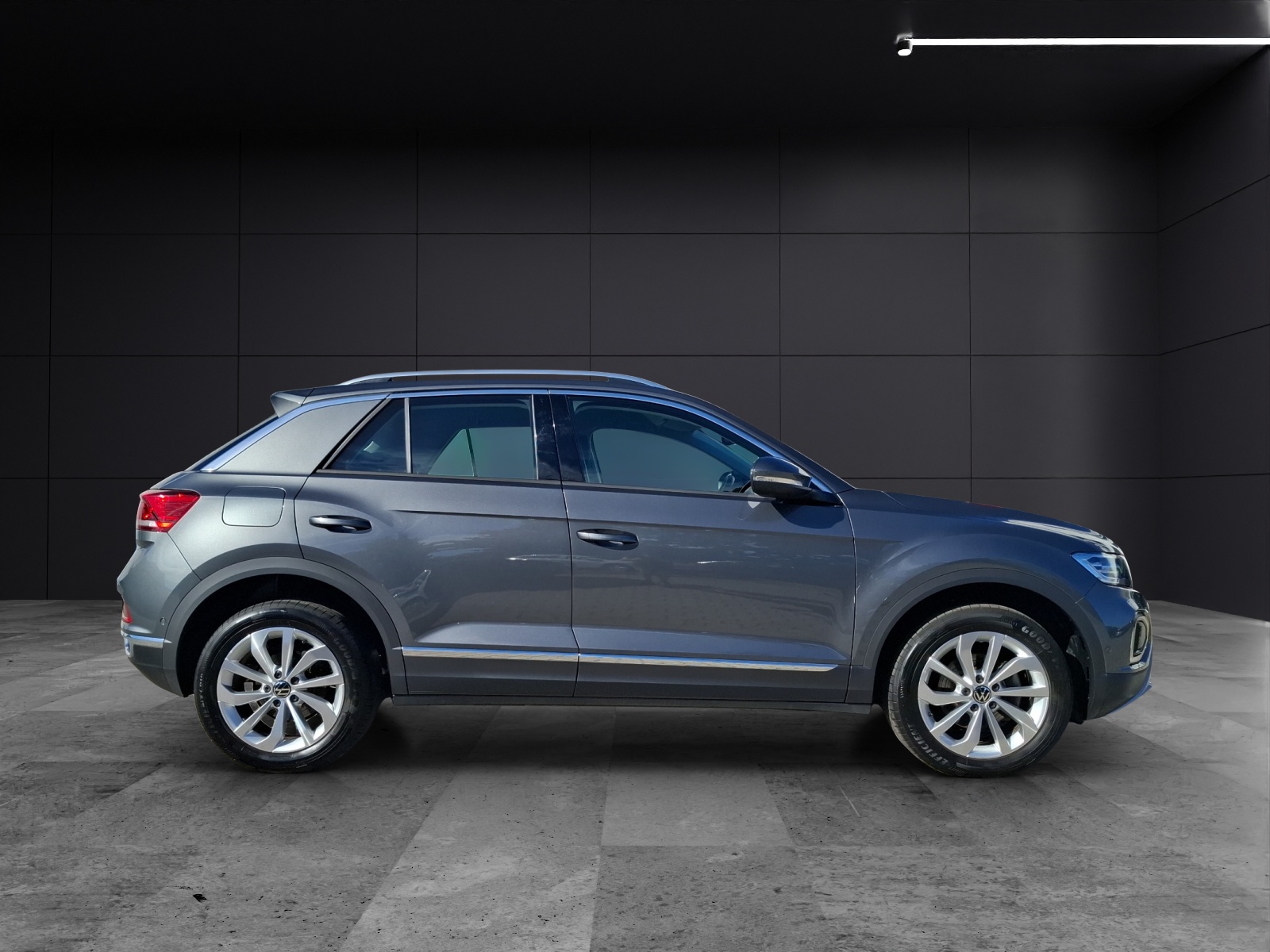 Fahrzeugabbildung Volkswagen T-Roc TSI Style DSG STH LED AHK Navi AID ACC RFK SH