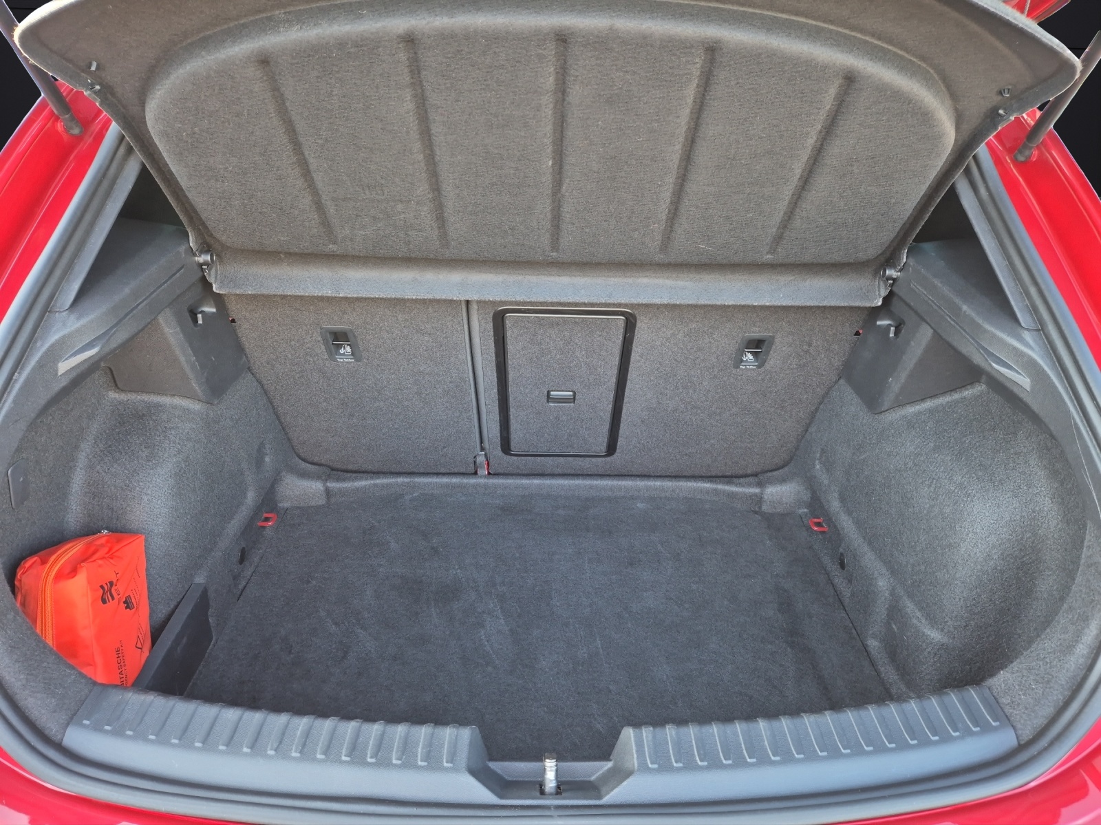 Fahrzeugabbildung SEAT Leon eTSI FR-Line DSG LED Navi ACC RFK SH 18