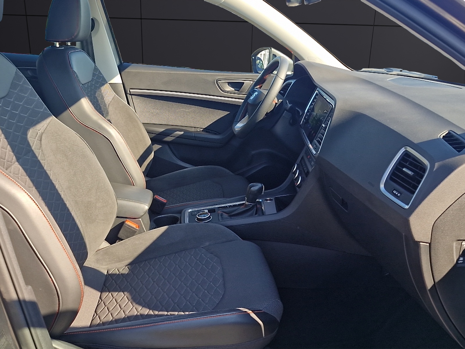 Fahrzeugabbildung SEAT Ateca FR 4Drive LED Navi ACC STHZ RFK SHZ
