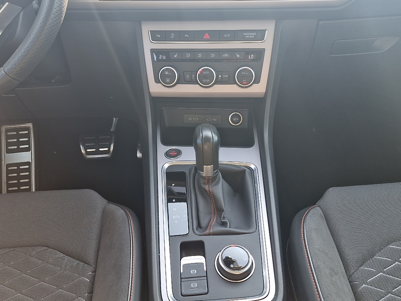 Fahrzeugabbildung SEAT Ateca FR 4Drive LED Navi ACC STHZ RFK SHZ