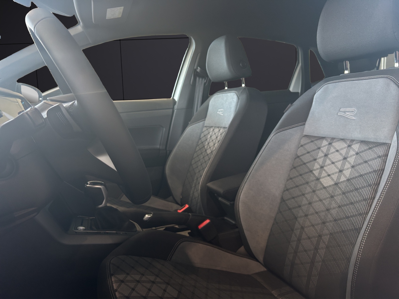 Fahrzeugabbildung Volkswagen Polo R-Line LED NAVI DAB ACC