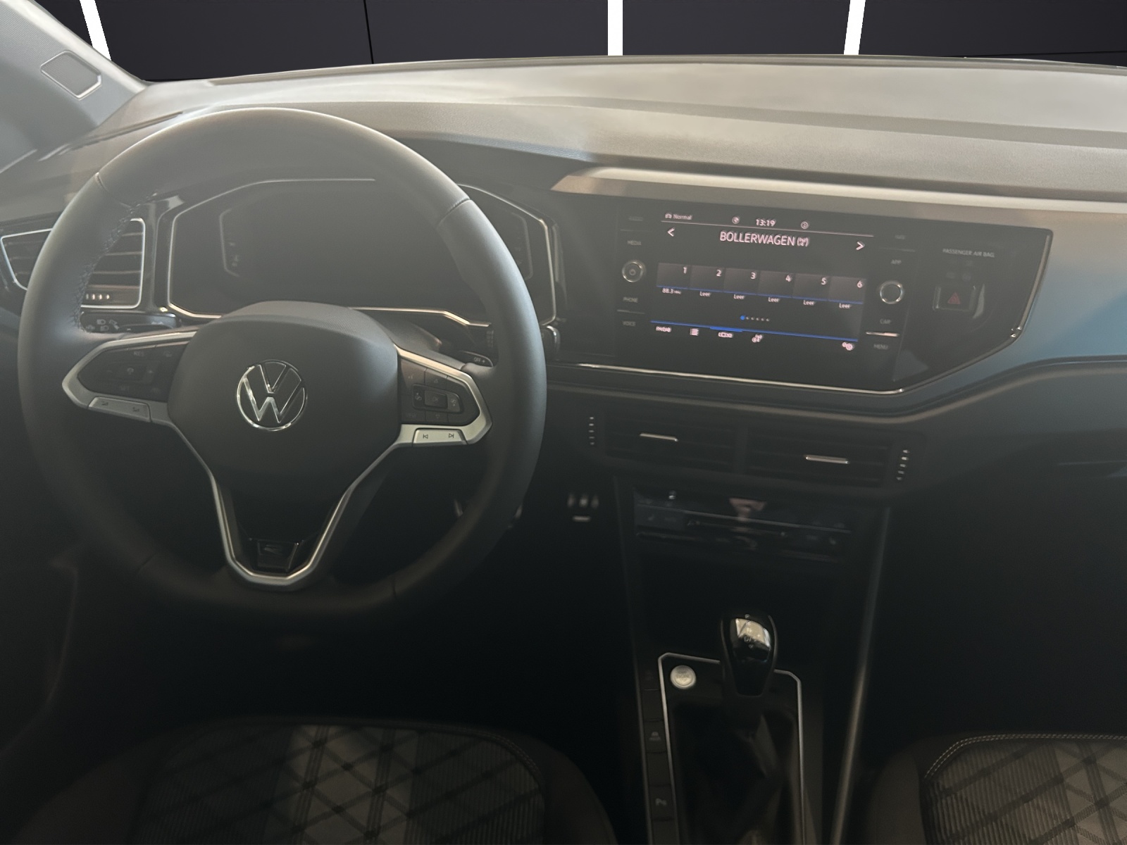 Fahrzeugabbildung Volkswagen Polo R-Line LED NAVI DAB ACC