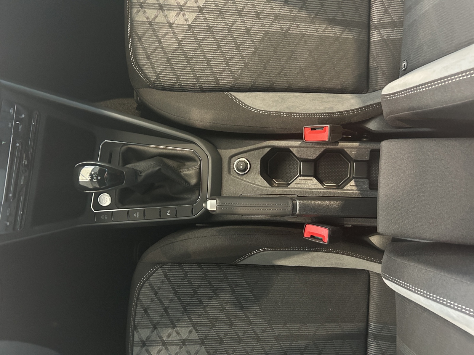 Fahrzeugabbildung Volkswagen Polo R-Line LED NAVI DAB ACC