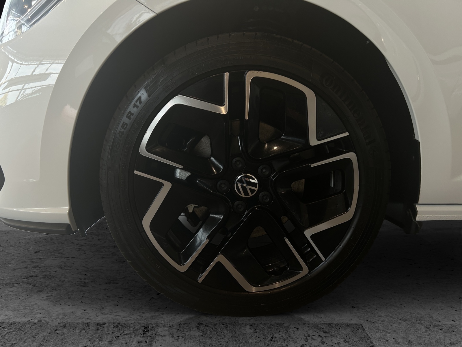 Fahrzeugabbildung Volkswagen Polo R-Line LED NAVI DAB ACC