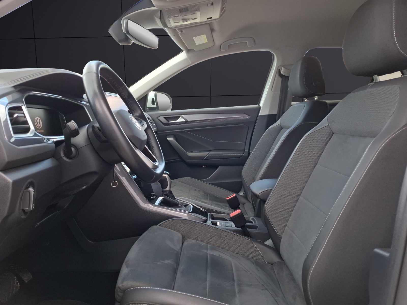 Fahrzeugabbildung Volkswagen T-Roc TSI Style DSG LED plus Navi AID ACC RFK SH