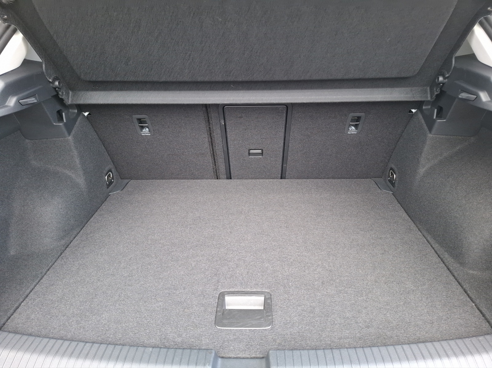 Fahrzeugabbildung Volkswagen T-Roc TSI Style DSG LED plus Navi AID ACC RFK SH