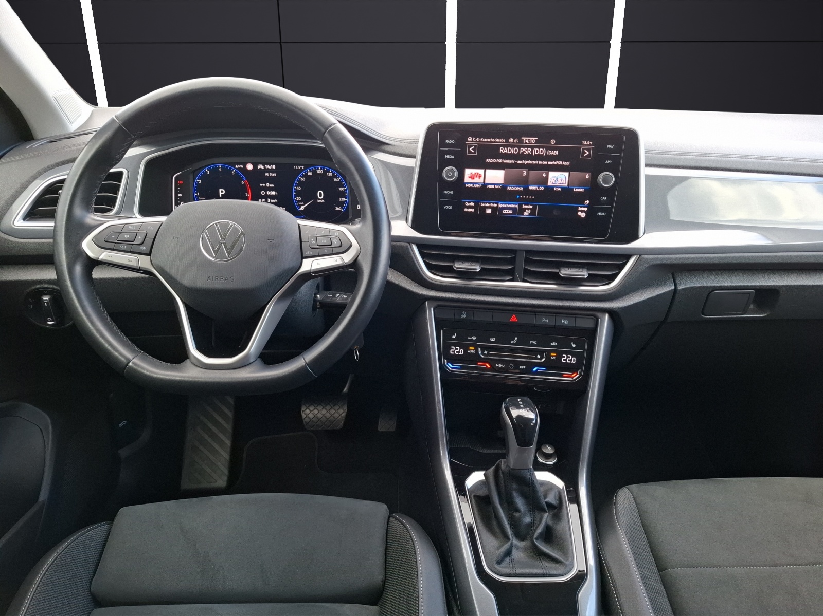 Fahrzeugabbildung Volkswagen T-Roc TSI Style DSG LED plus Navi AID ACC RFK SH