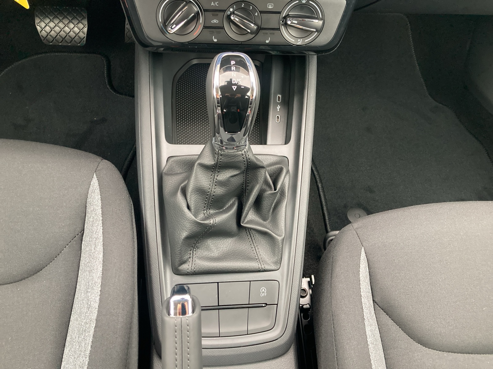 Fahrzeugabbildung SKODA Kamiq 1.0 TSI Essence DSG SHZ, LED, AHZV