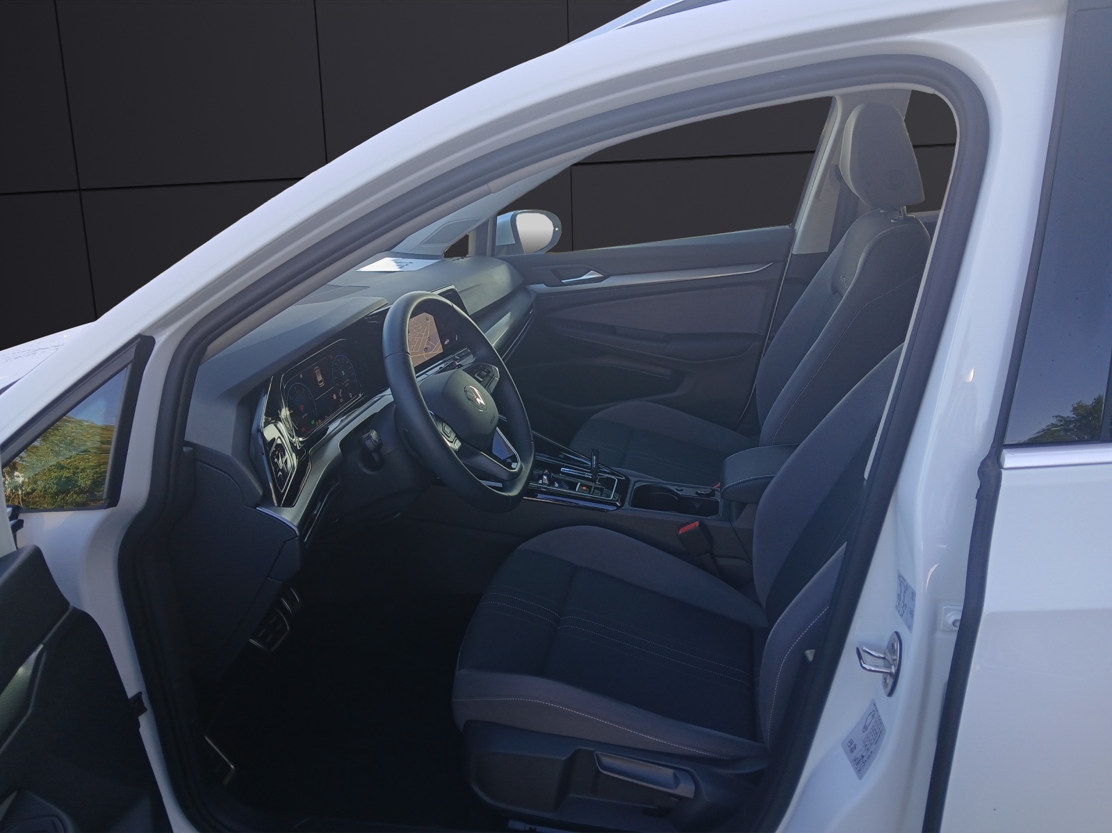 Fahrzeugabbildung Volkswagen Golf VIII Variant TDI Alltrack DSG 4M Matrix Navi AID ACC RFK SH 18