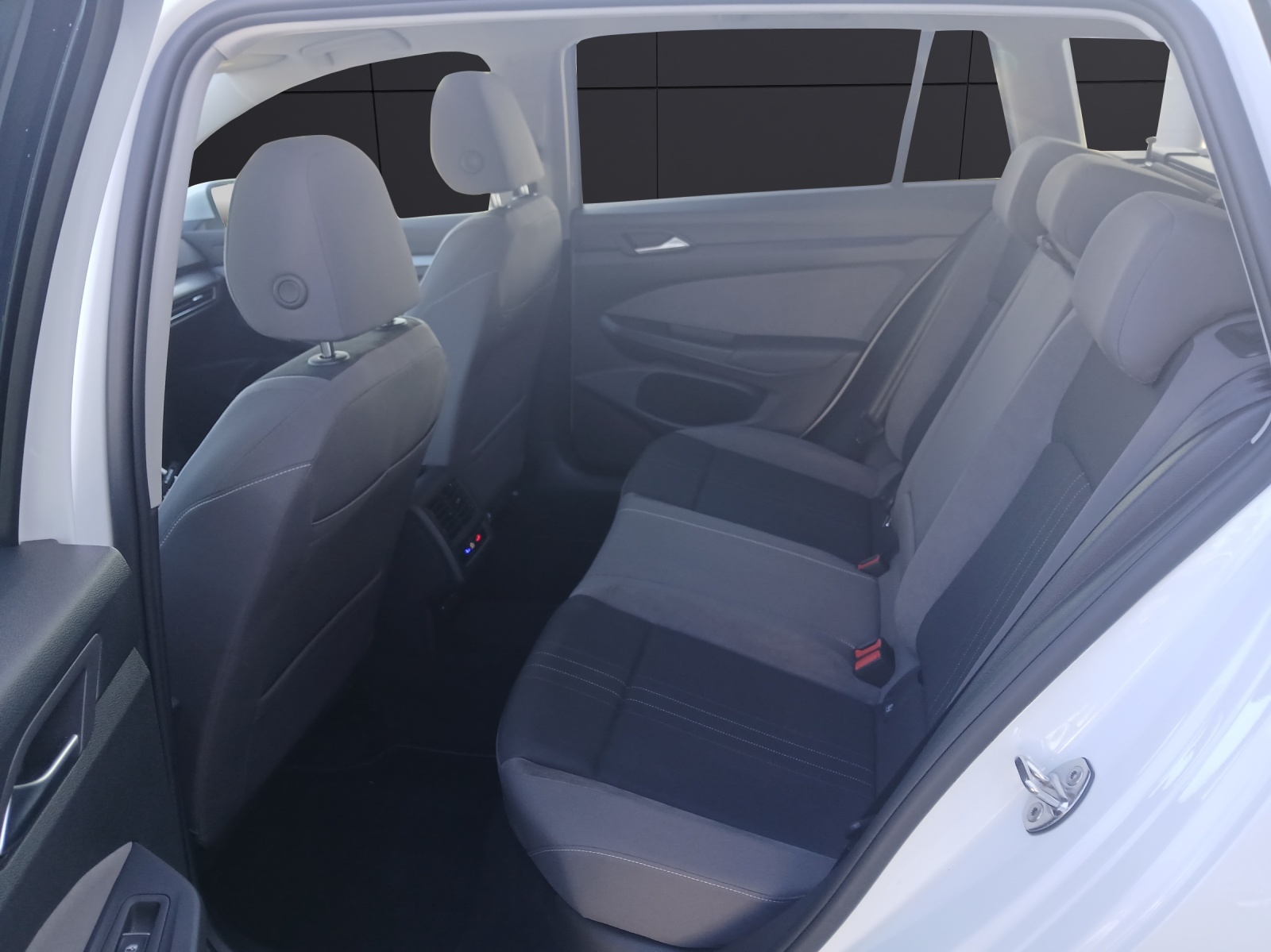 Fahrzeugabbildung Volkswagen Golf VIII Variant TDI Alltrack DSG 4M Matrix Navi AID ACC RFK SH 18