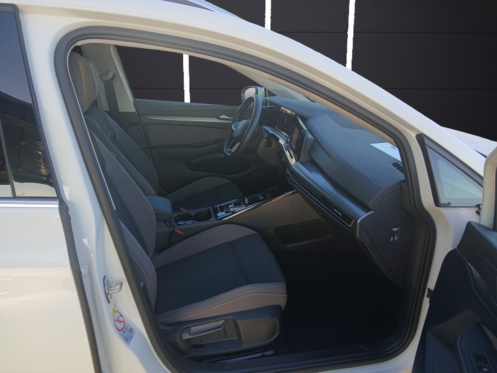 Fahrzeugabbildung Volkswagen Golf VIII Variant TDI Alltrack DSG 4M Matrix Navi AID ACC RFK SH 18