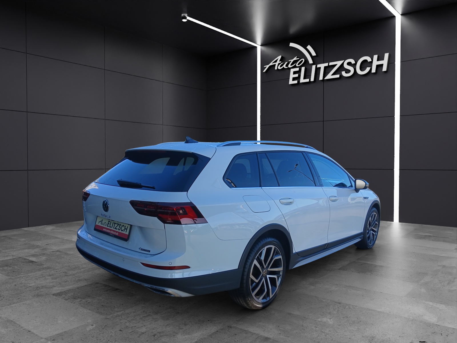 Fahrzeugabbildung Volkswagen Golf VIII Variant TDI Alltrack DSG 4M Matrix Navi AID ACC RFK SH 18