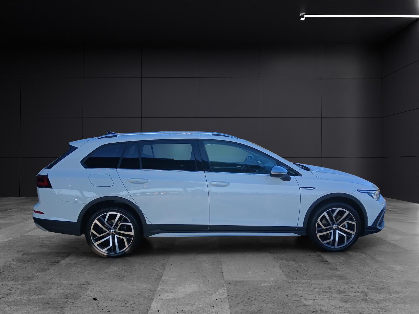 Fahrzeugabbildung Volkswagen Golf VIII Variant TDI Alltrack DSG 4M Matrix Navi AID ACC RFK SH 18