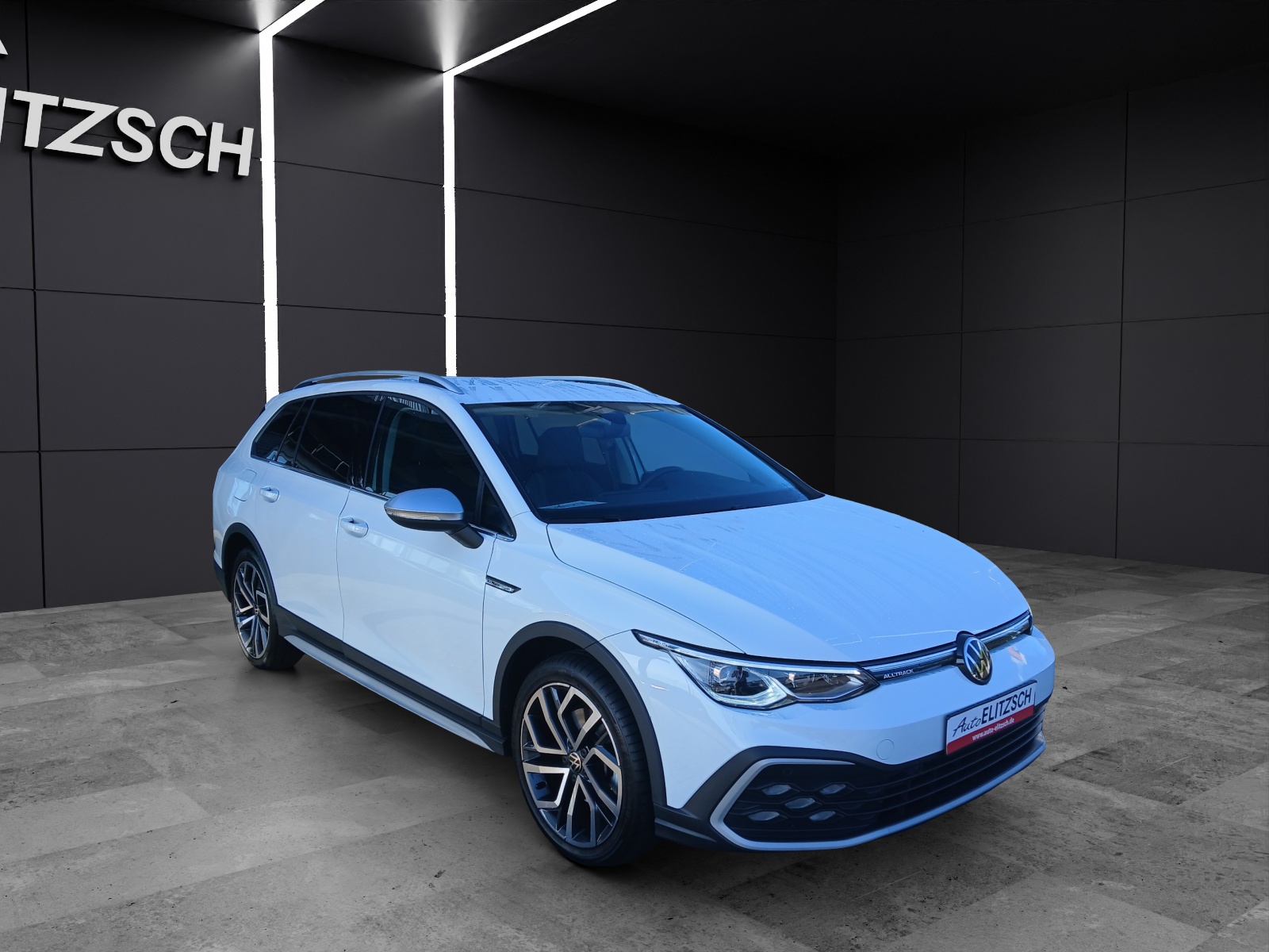 Fahrzeugabbildung Volkswagen Golf VIII Variant TDI Alltrack DSG 4M Matrix Navi AID ACC RFK SH 18