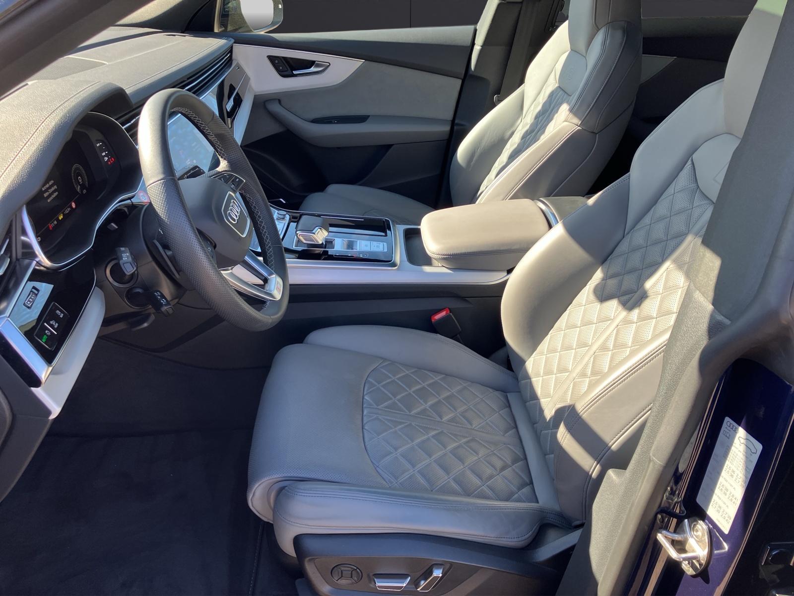 Fahrzeugabbildung Audi Q8 55 TFSI e quattro