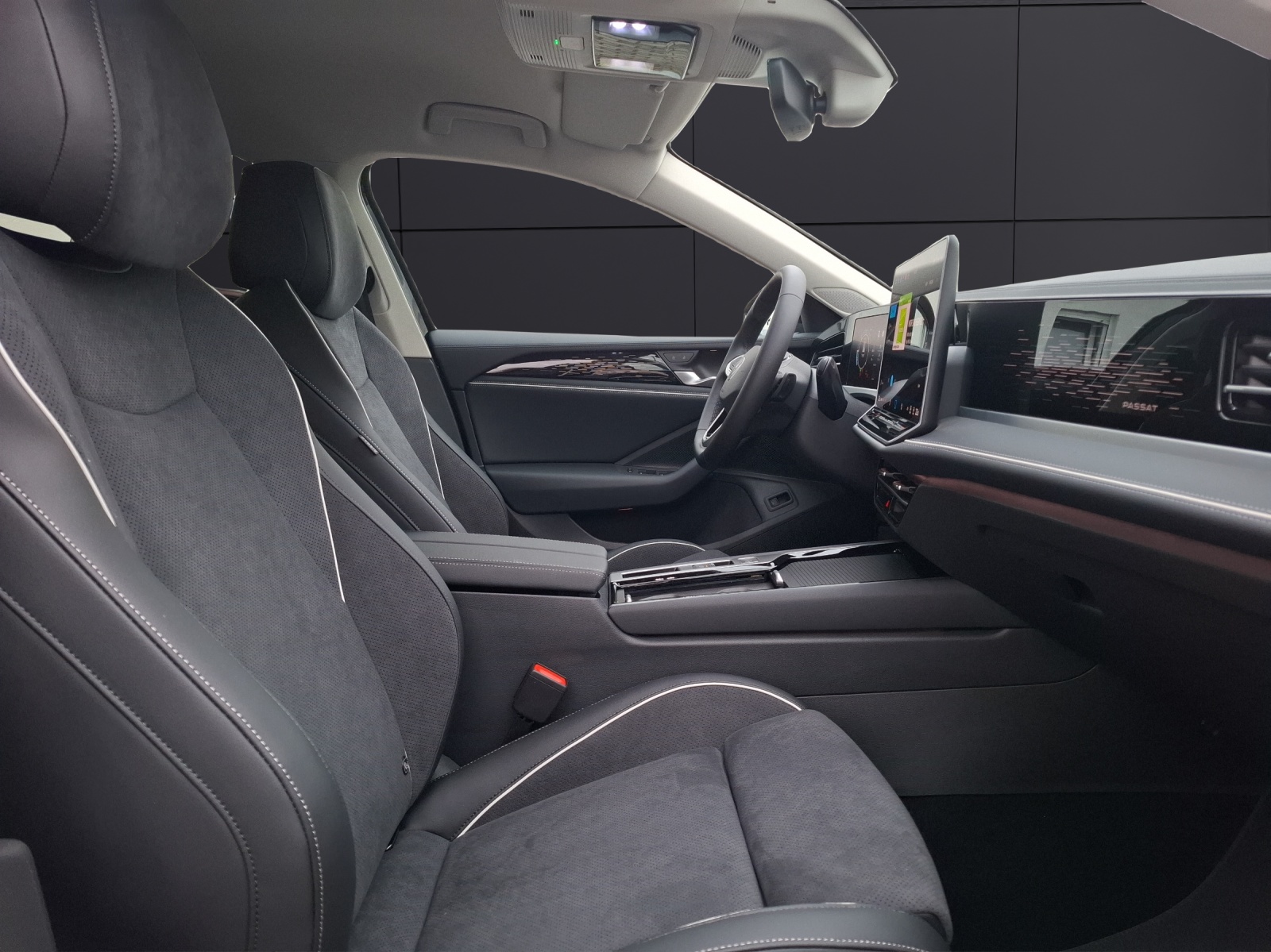 Fahrzeugabbildung Volkswagen Passat Variant TDI Elegance DSG Matrix AHK Navi AID HUD ACC RFK SH