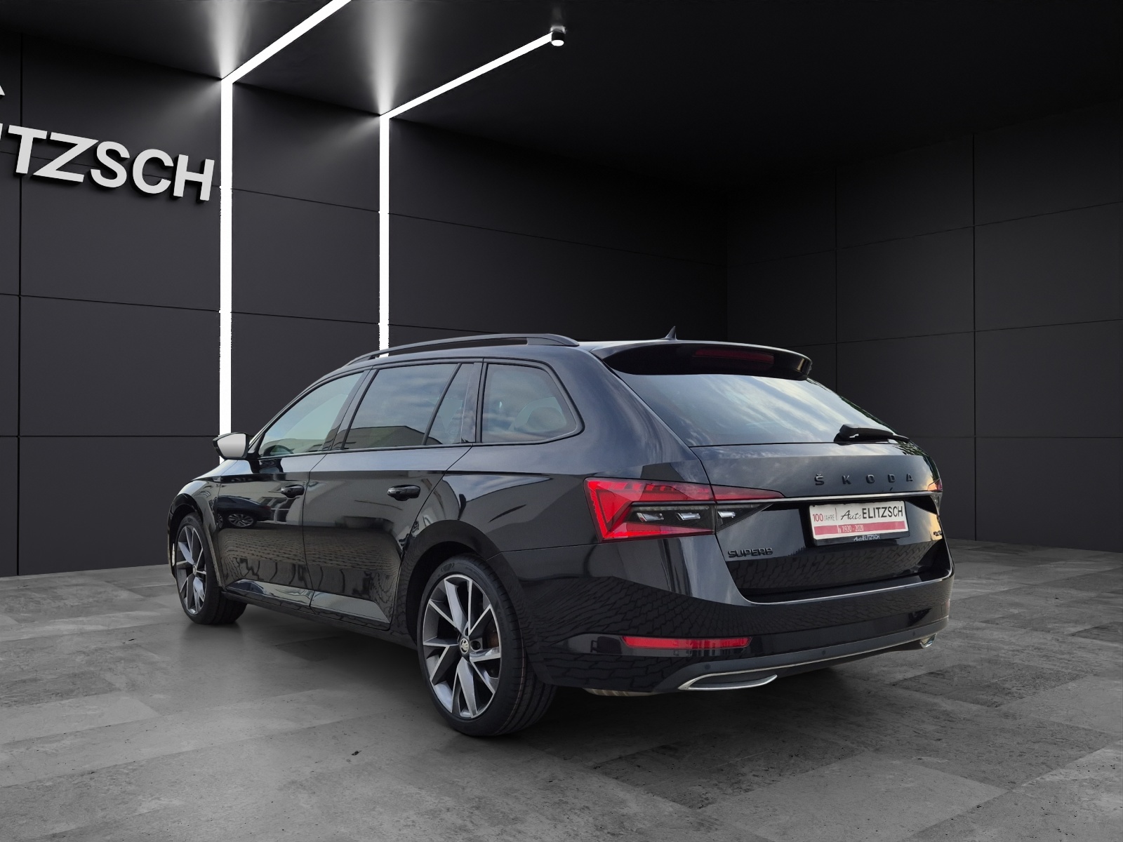 Fahrzeugabbildung SKODA Superb Combi TDI Sportline DSG 4x4 Matrix AHK Navi VC ACC Pano PDC SH 19