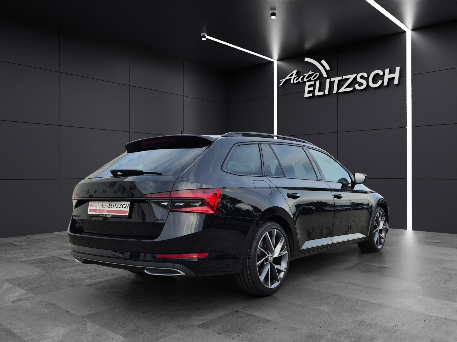 Fahrzeugabbildung SKODA Superb Combi TDI Sportline DSG 4x4 Matrix AHK Navi VC ACC Pano PDC SH 19
