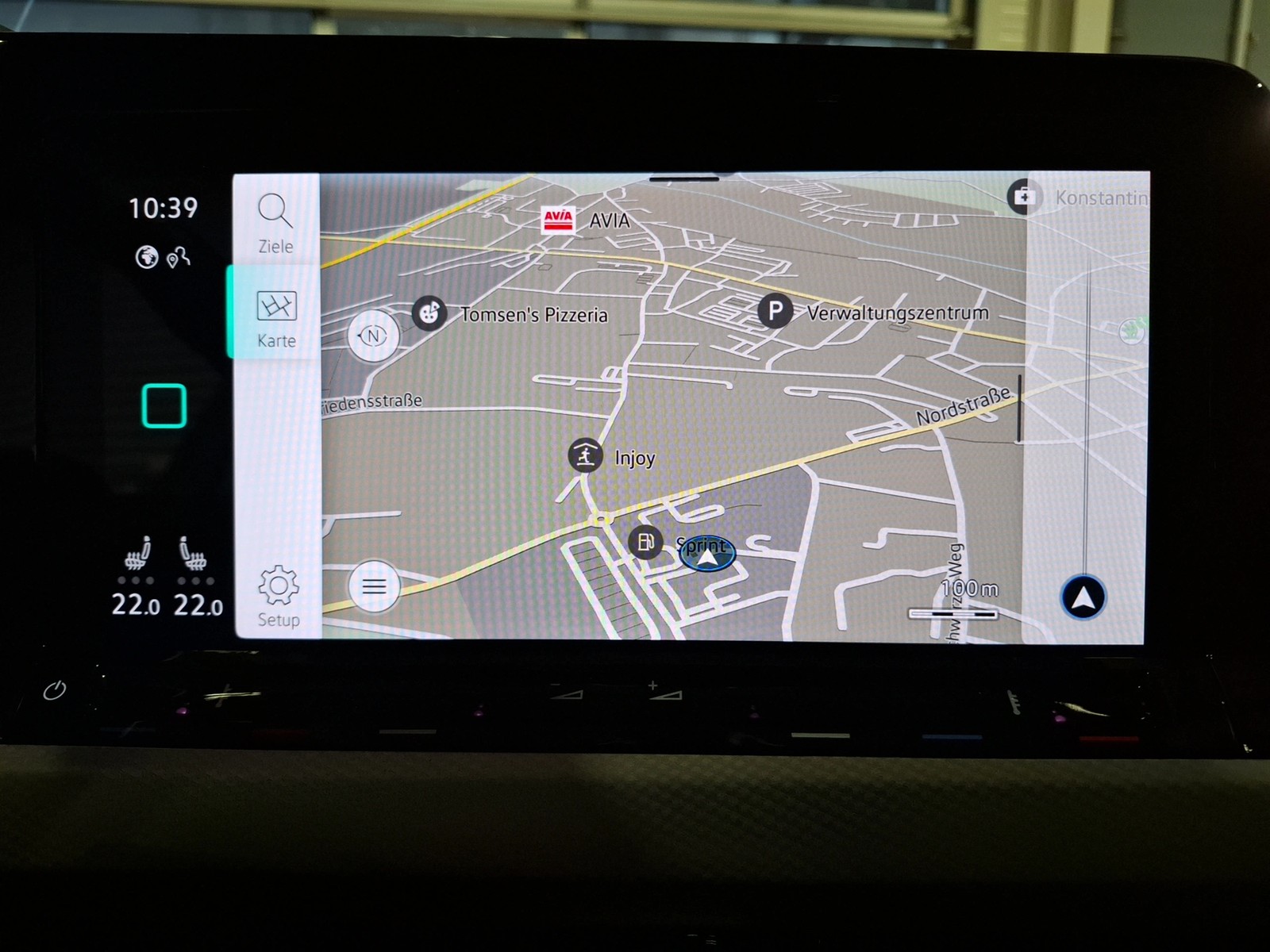Fahrzeugabbildung Volkswagen Golf VIII TSI Move Matrix Navi AID Pano PDC SH LM
