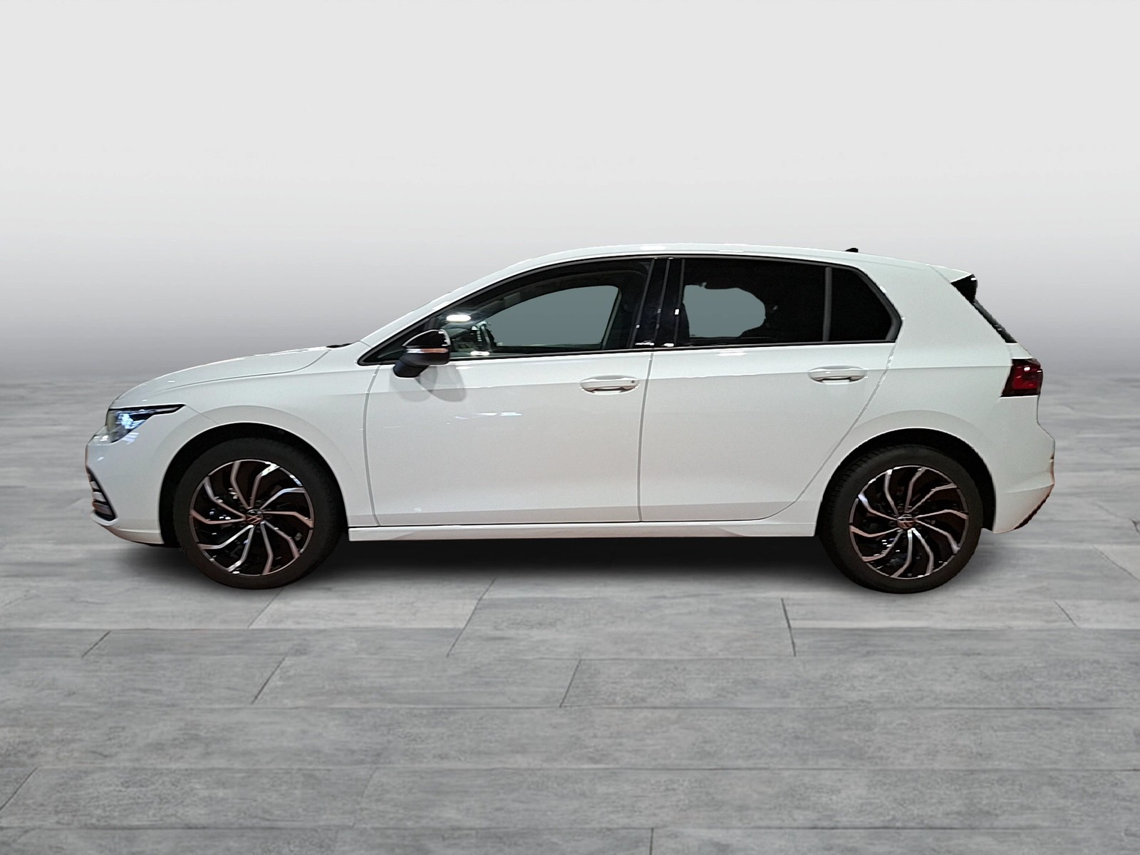 Fahrzeugabbildung Volkswagen Golf VIII TSI Move Matrix Navi AID Pano PDC SH LM