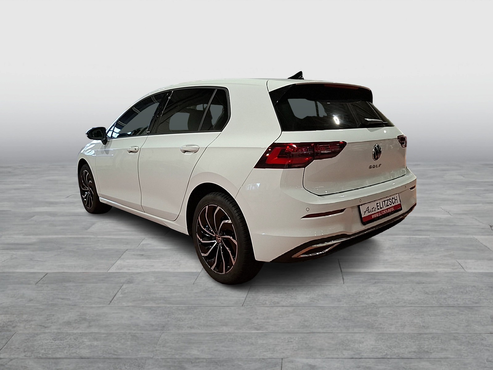 Fahrzeugabbildung Volkswagen Golf VIII TSI Move Matrix Navi AID Pano PDC SH LM