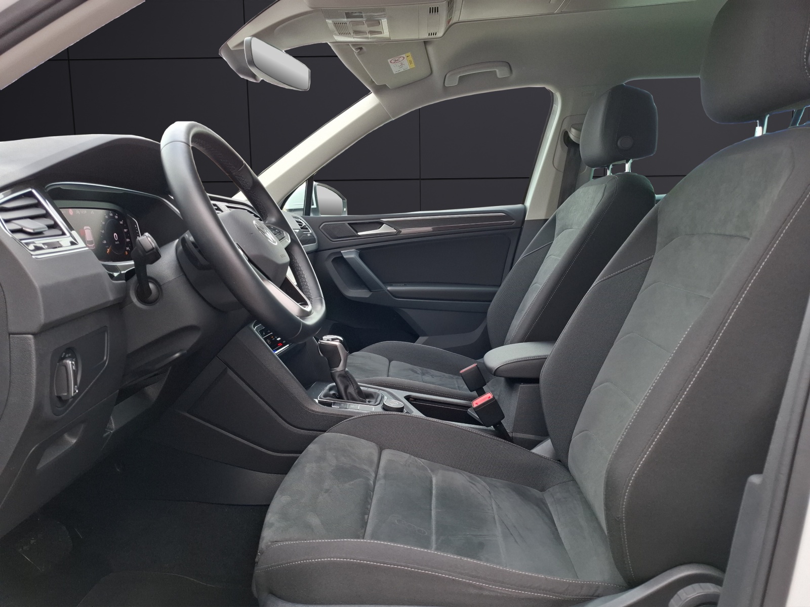 Fahrzeugabbildung Volkswagen Tiguan TDI Elegance DSG 4M Standhzg. Matrix Navi AID ACC RFK SH