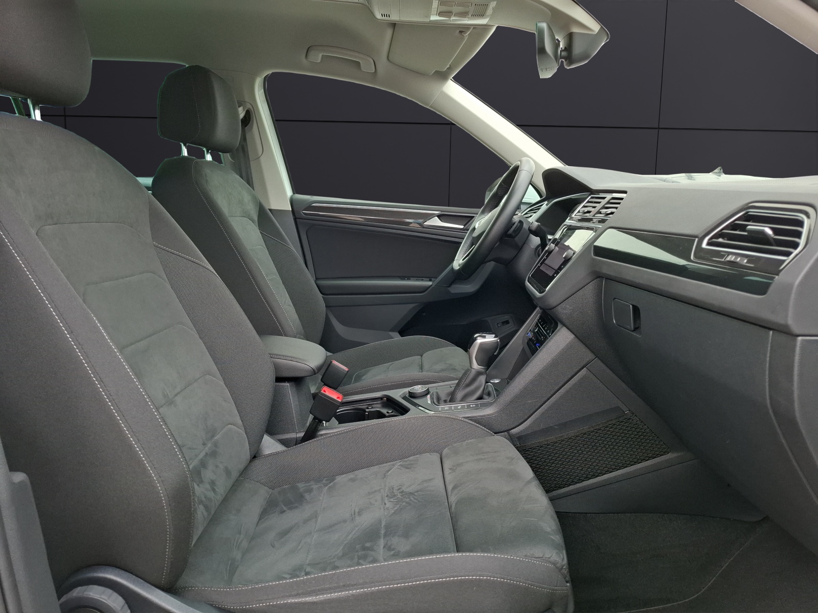 Fahrzeugabbildung Volkswagen Tiguan TDI Elegance DSG 4M Standhzg. Matrix Navi AID ACC RFK SH