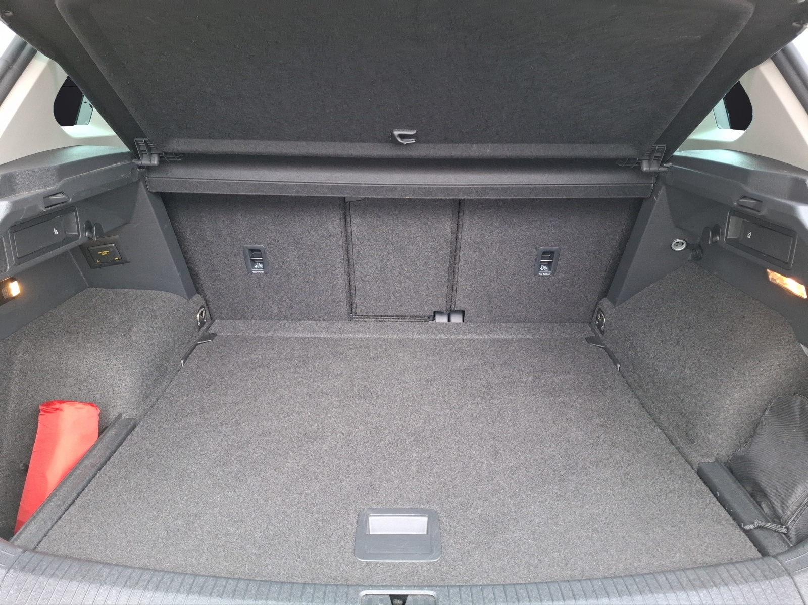 Fahrzeugabbildung Volkswagen Tiguan TDI Elegance DSG 4M Standhzg. Matrix Navi AID ACC RFK SH