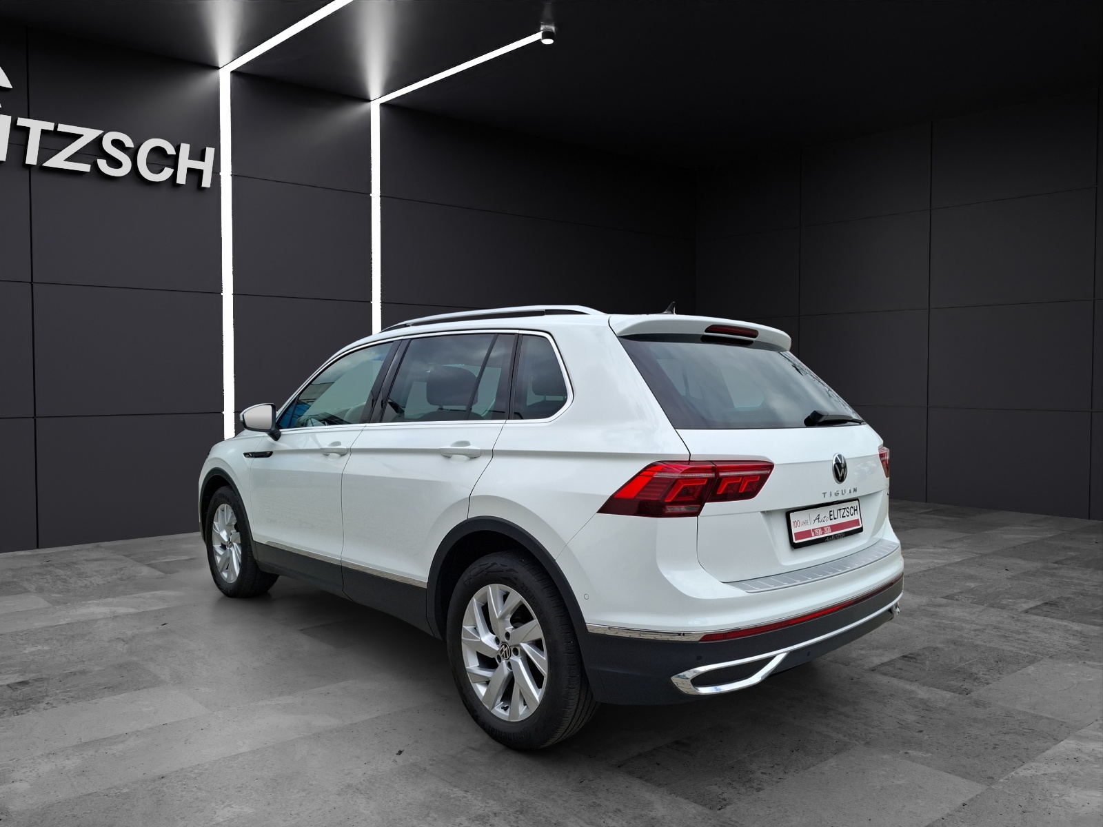 Fahrzeugabbildung Volkswagen Tiguan TDI Elegance DSG 4M Standhzg. Matrix Navi AID ACC RFK SH