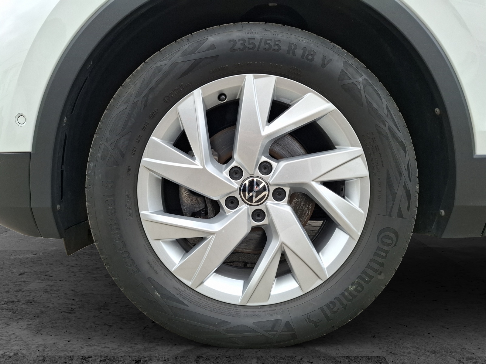 Fahrzeugabbildung Volkswagen Tiguan TDI Elegance DSG 4M Standhzg. Matrix Navi AID ACC RFK SH