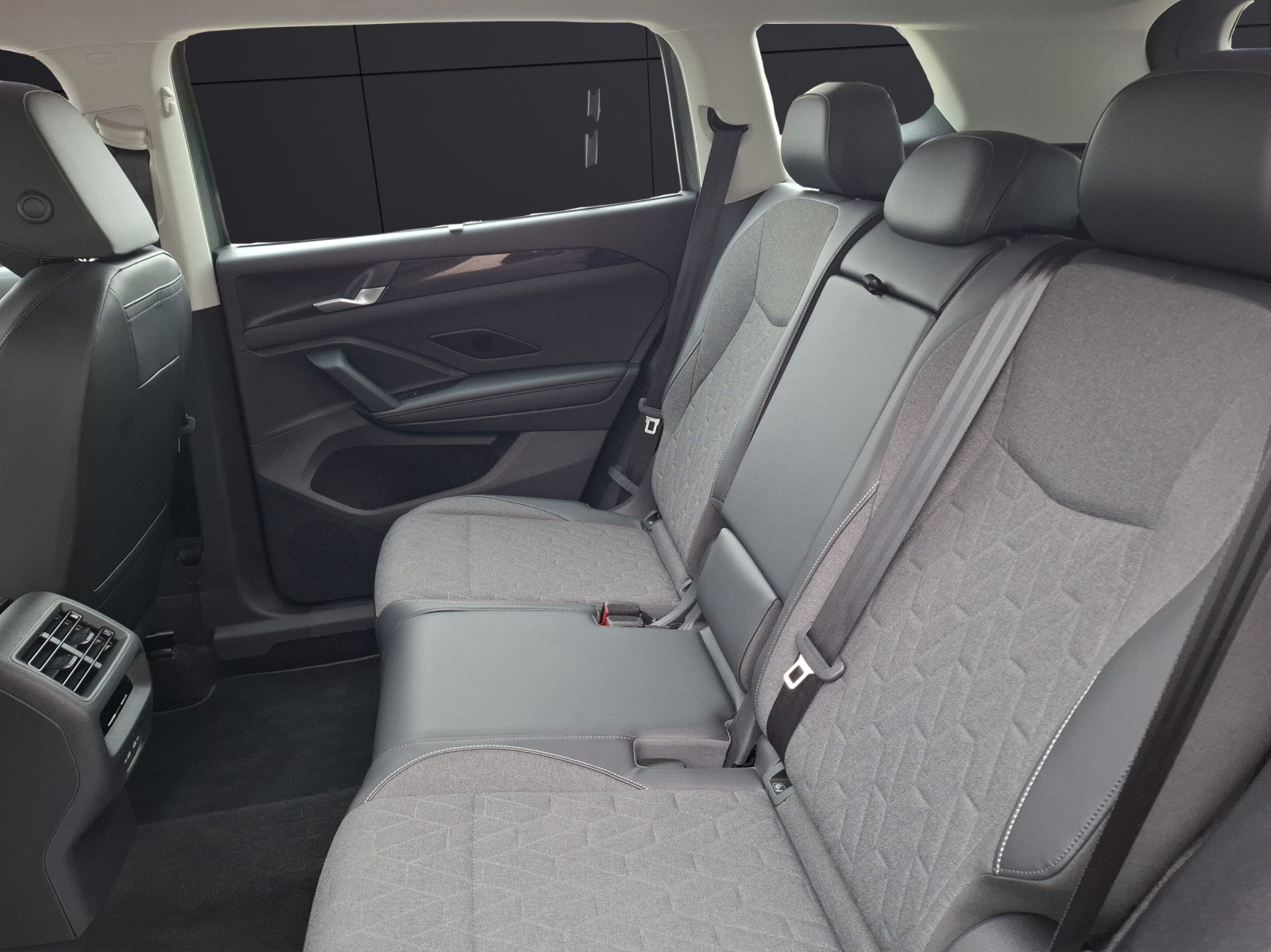 Fahrzeugabbildung Volkswagen Tayron TDI Life DSG 4M LED AHK Navi HUD AID ACC RFK SH